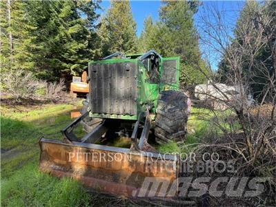 John Deere 648L ساحبات الأشجار