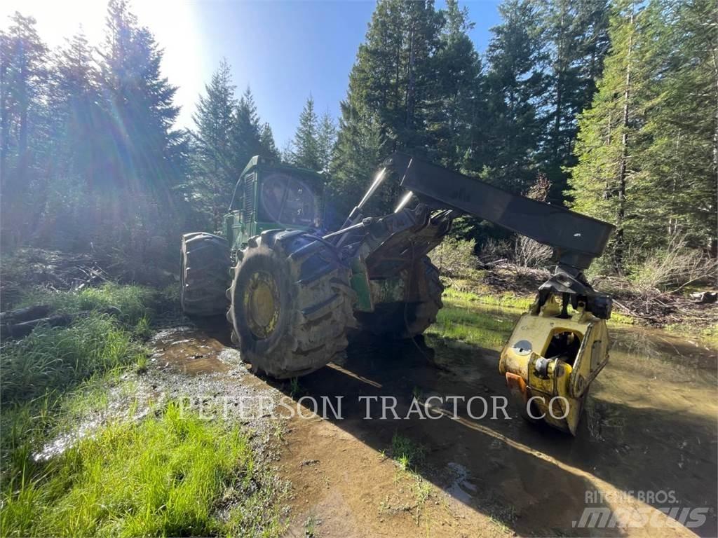 John Deere 648L ساحبات الأشجار