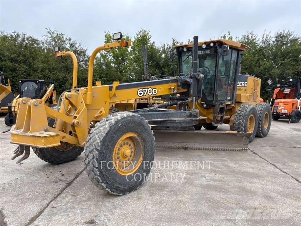 John Deere 670 معدات تمهيد الطرق