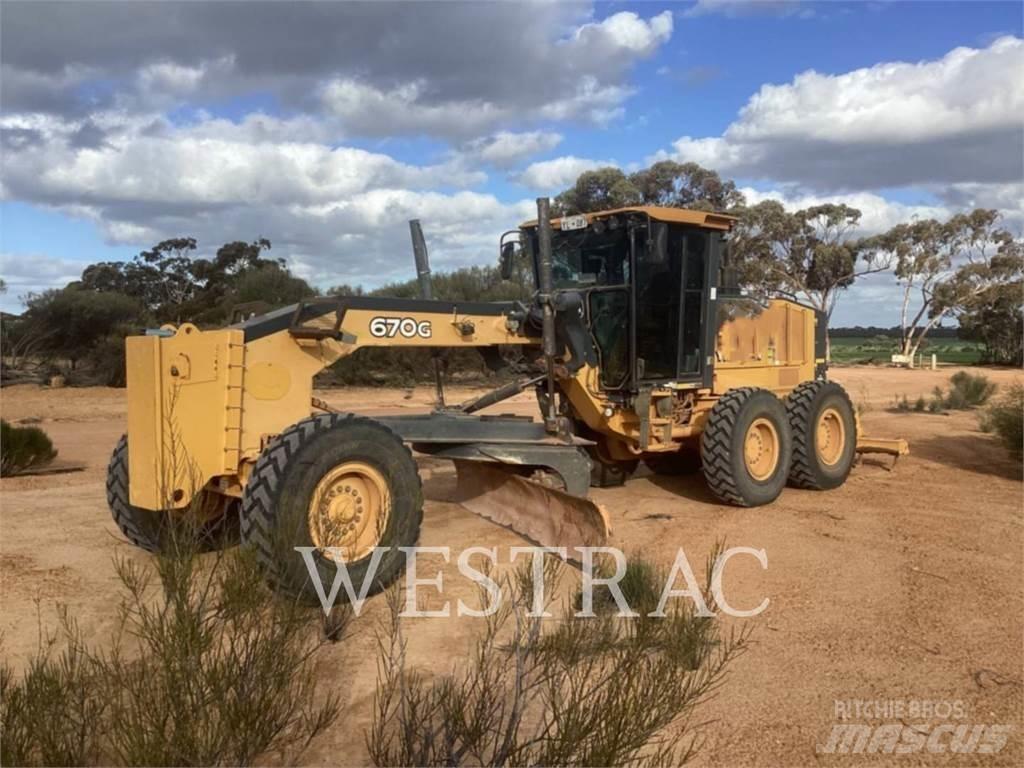 John Deere 670G معدات تمهيد الطرق
