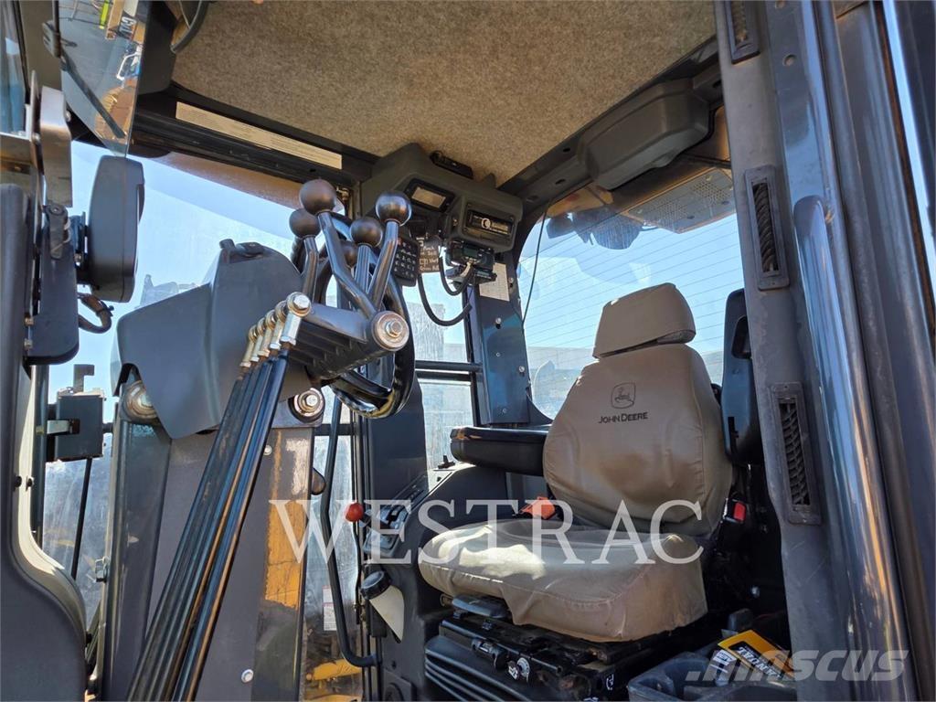 John Deere 670G معدات تمهيد الطرق