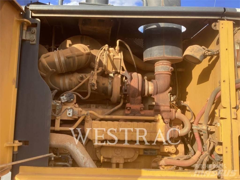 John Deere 670G معدات تمهيد الطرق