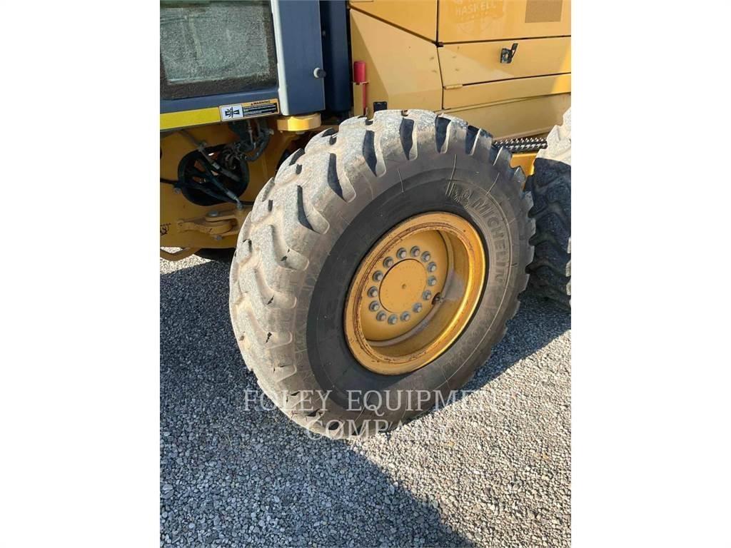 John Deere 670G معدات تمهيد الطرق