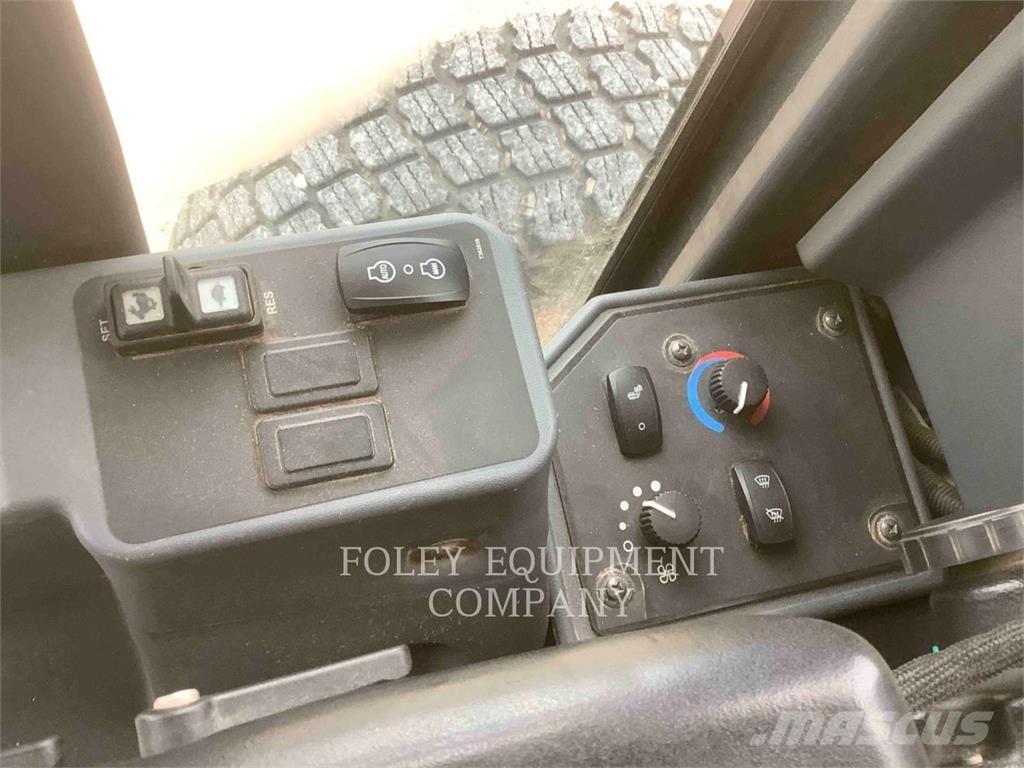 John Deere 670GP معدات تمهيد الطرق