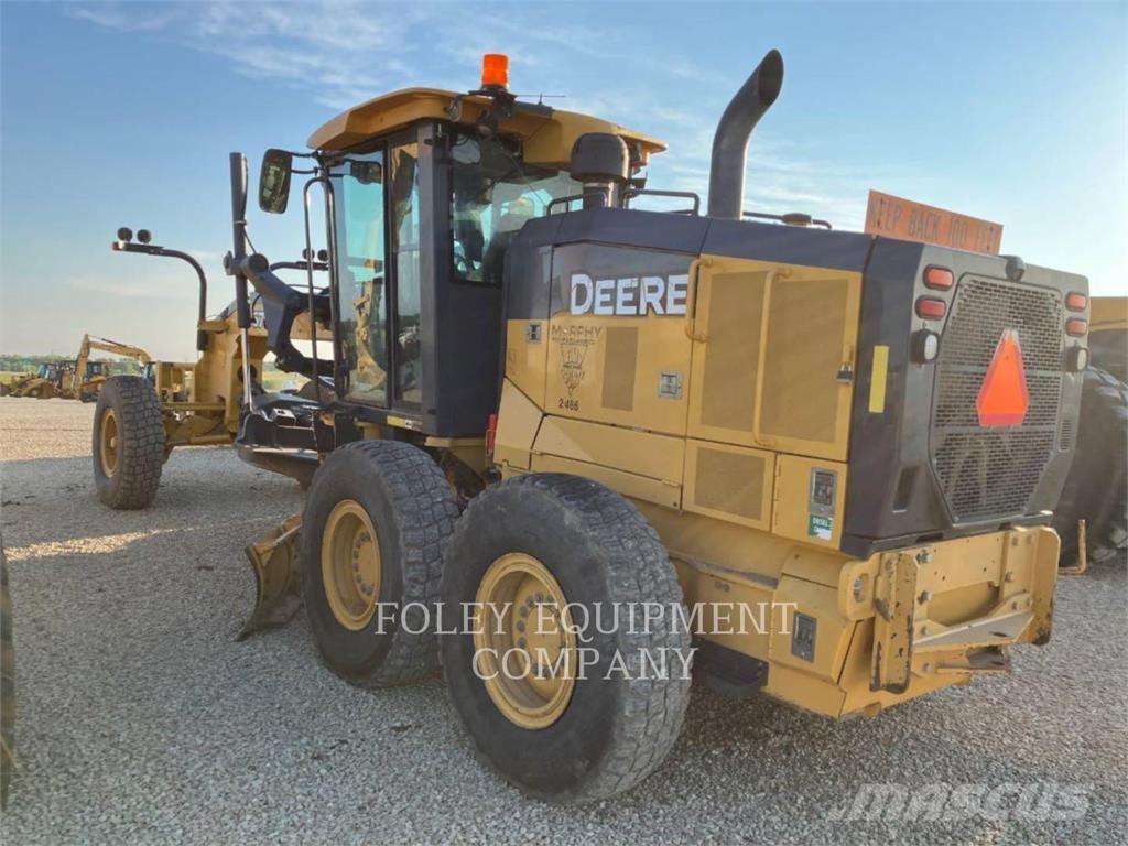 John Deere 670GP معدات تمهيد الطرق
