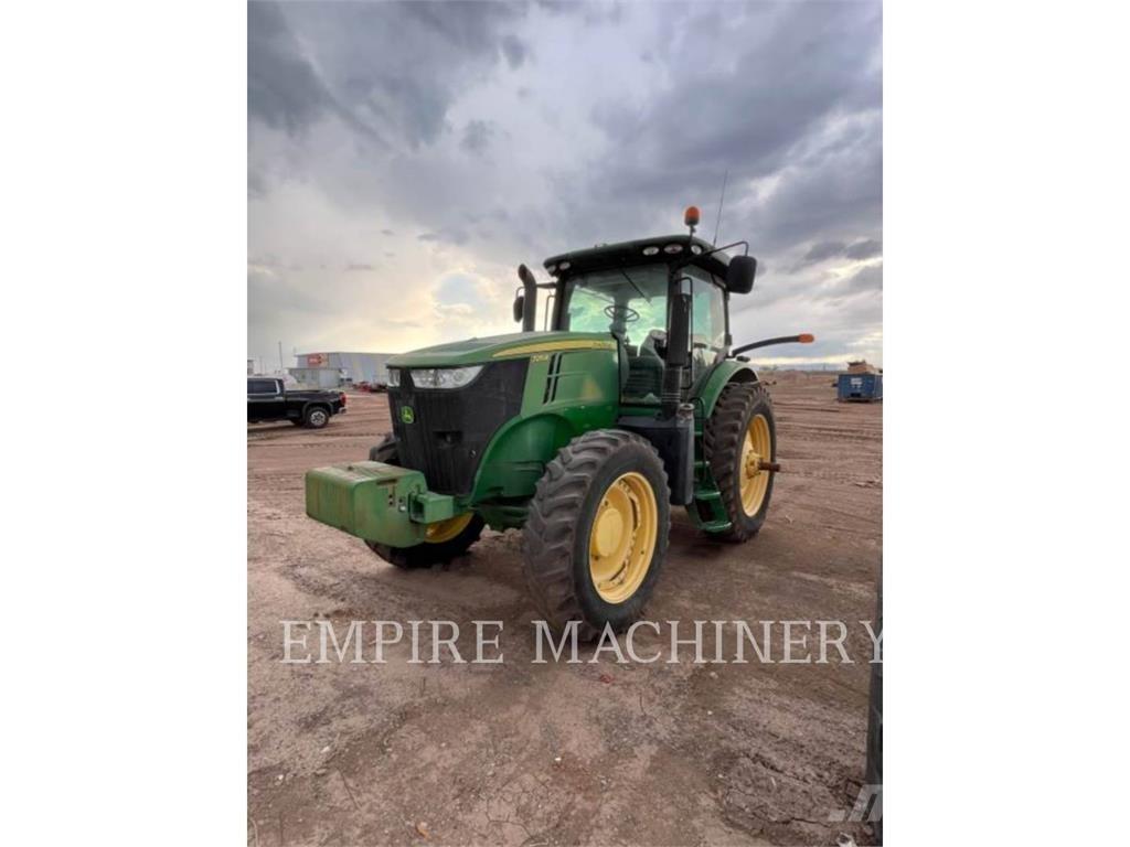 John Deere 7215R الجرارات