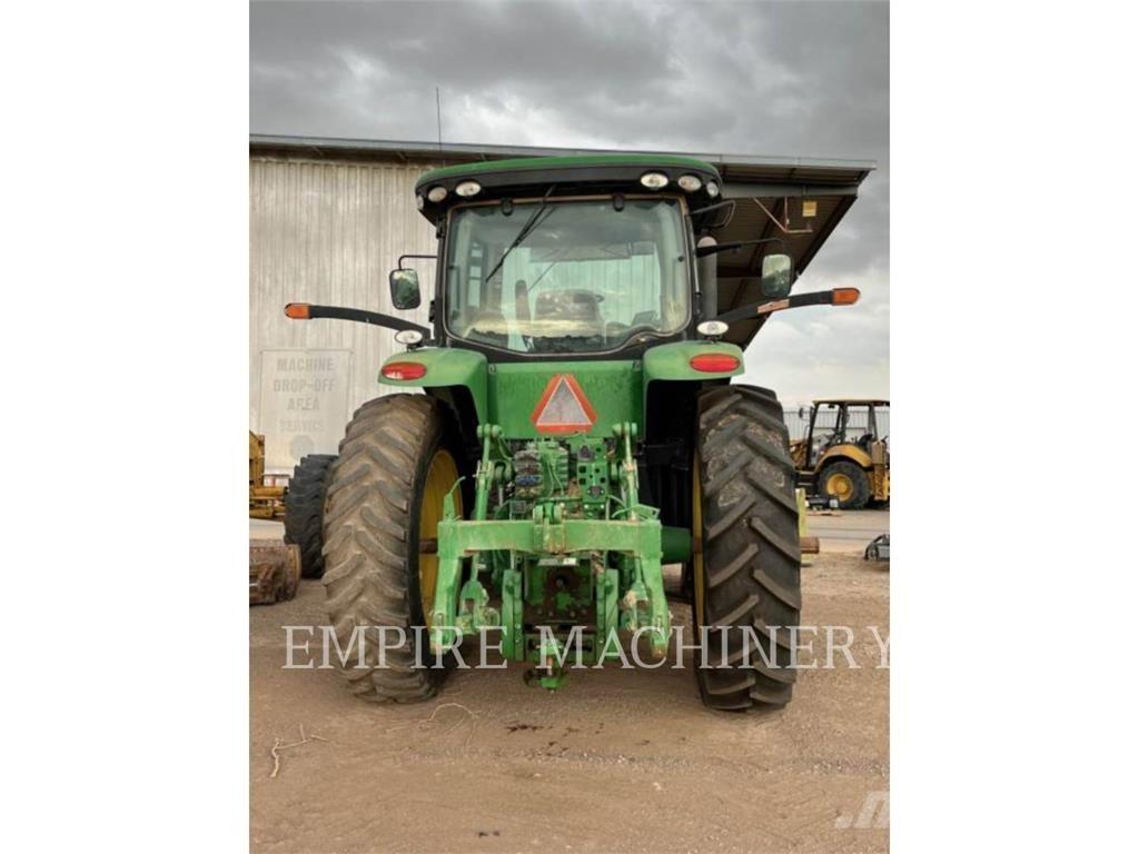 John Deere 7215R الجرارات