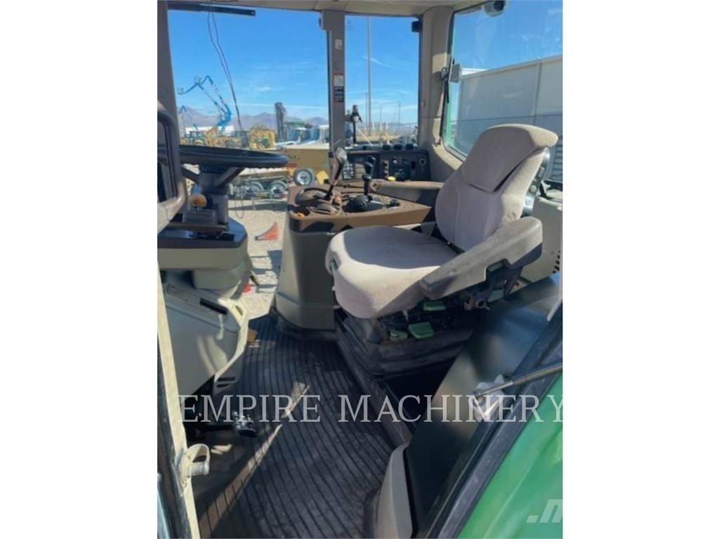 John Deere 7420 الجرارات