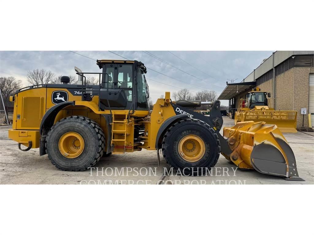 John Deere 744L لوادر بعجل
