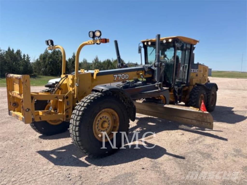 John Deere 770D_JD معدات تمهيد الطرق