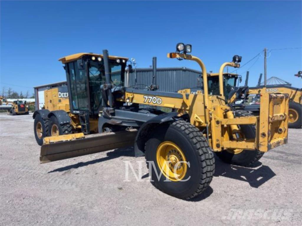 John Deere 770D_JD معدات تمهيد الطرق