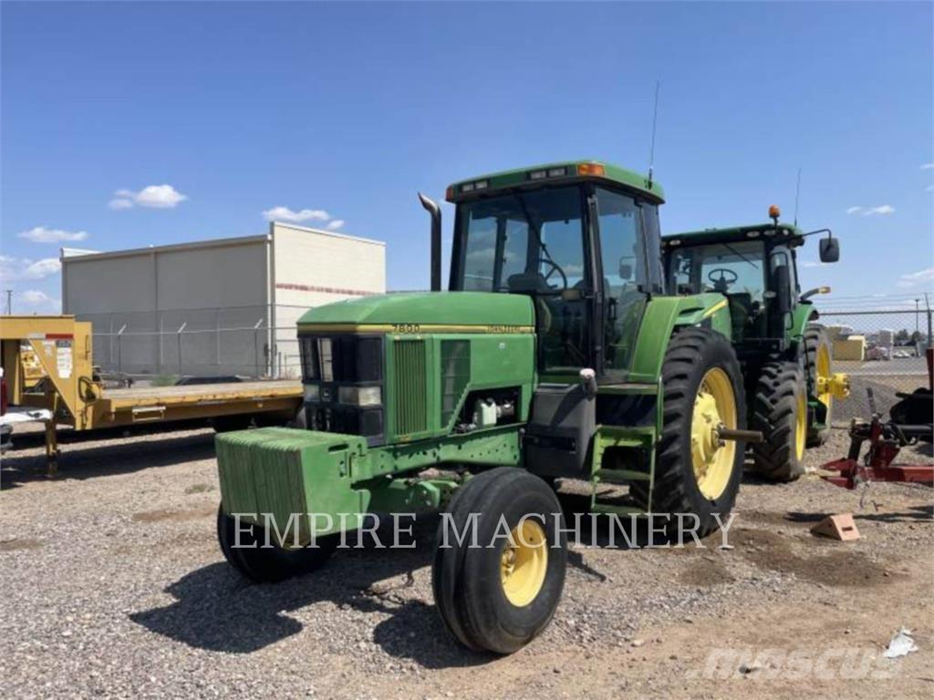 John Deere 7800 الجرارات