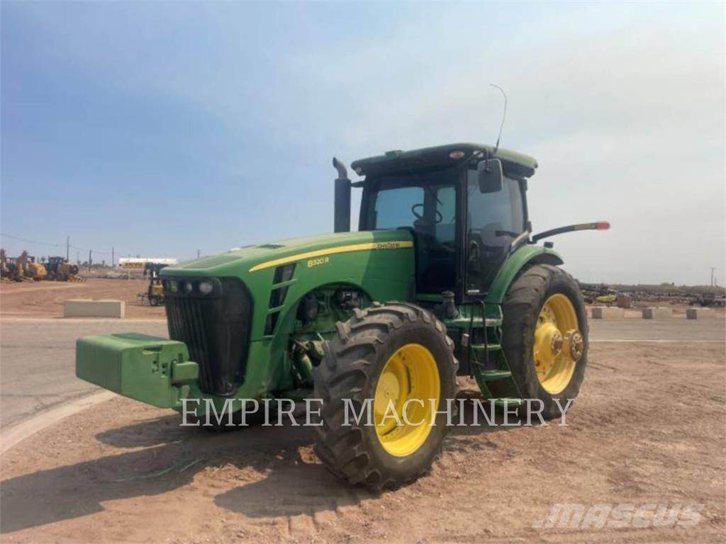 John Deere 8320R الجرارات