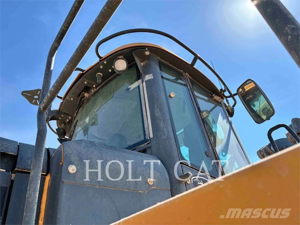 John Deere 844K III لوادر بعجل
