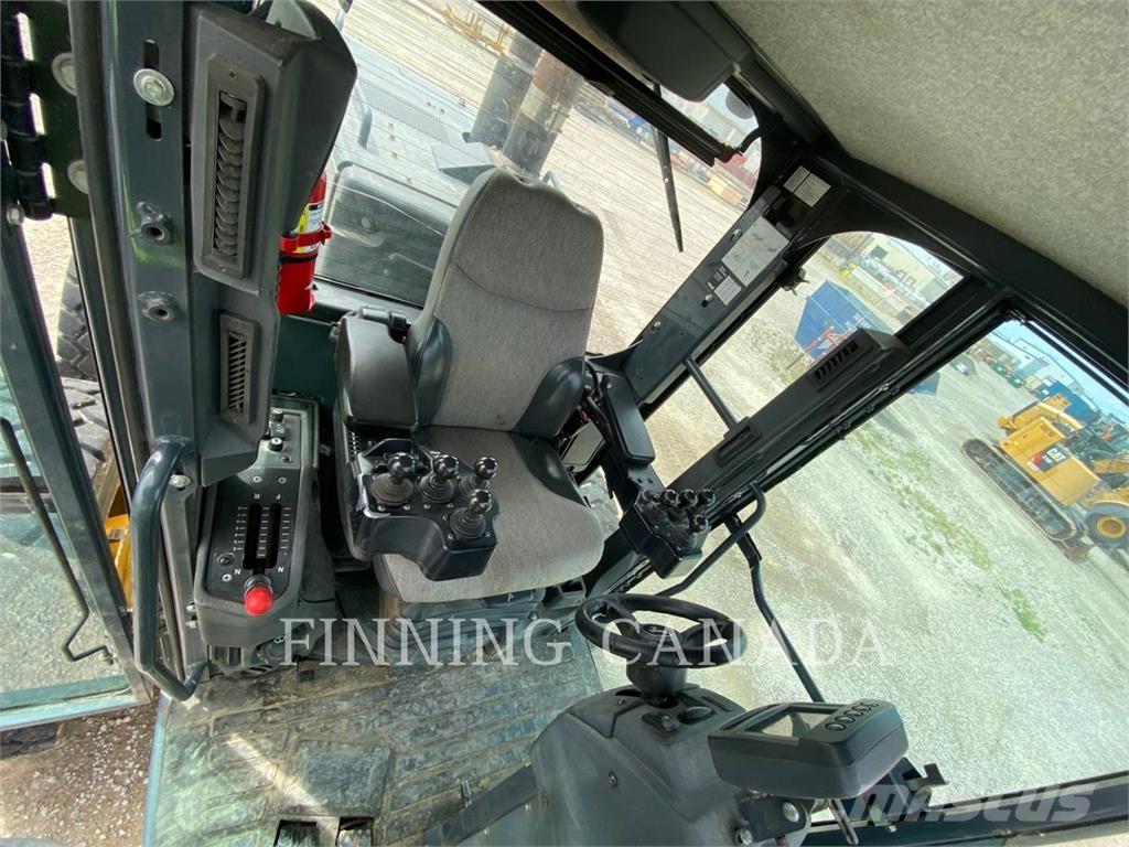 John Deere 872G معدات تمهيد الطرق