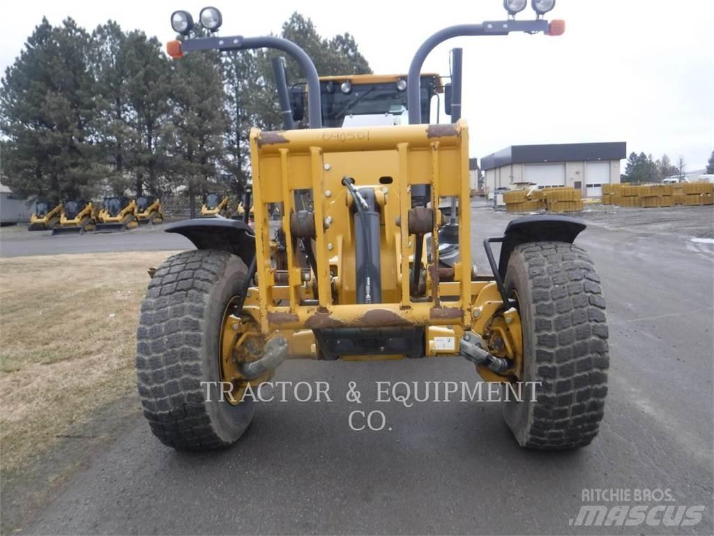 John Deere 872GP معدات تمهيد الطرق