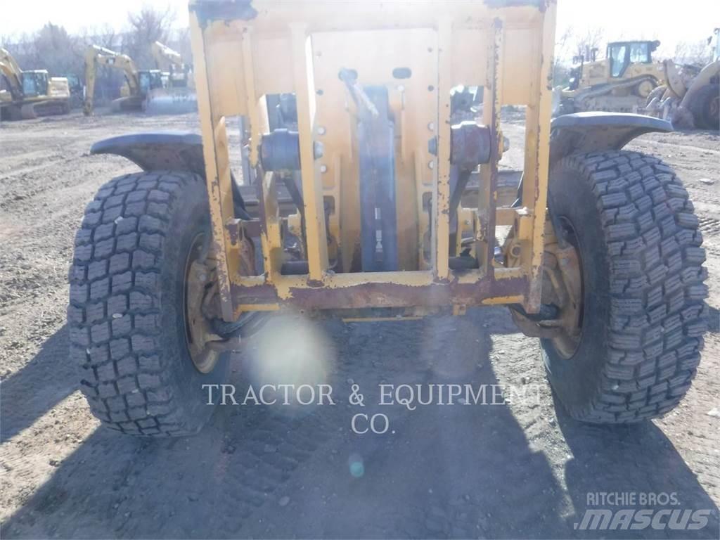 John Deere 872GP معدات تمهيد الطرق