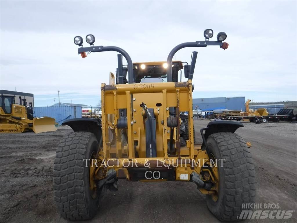 John Deere 872GP معدات تمهيد الطرق
