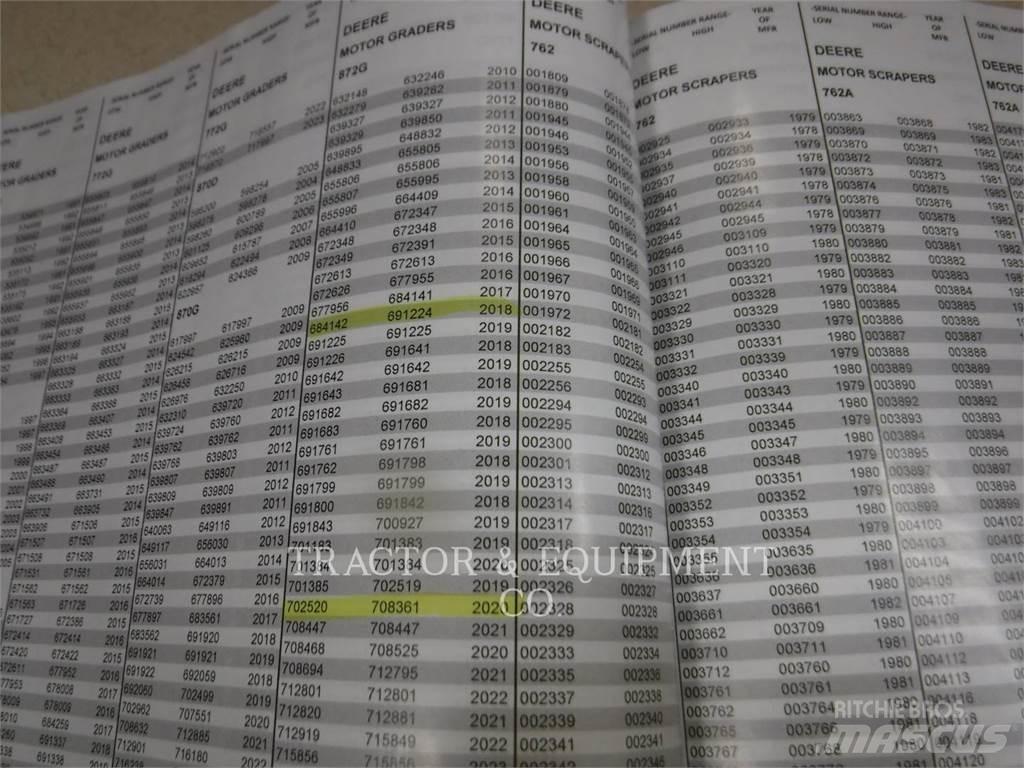 John Deere 872GP معدات تمهيد الطرق