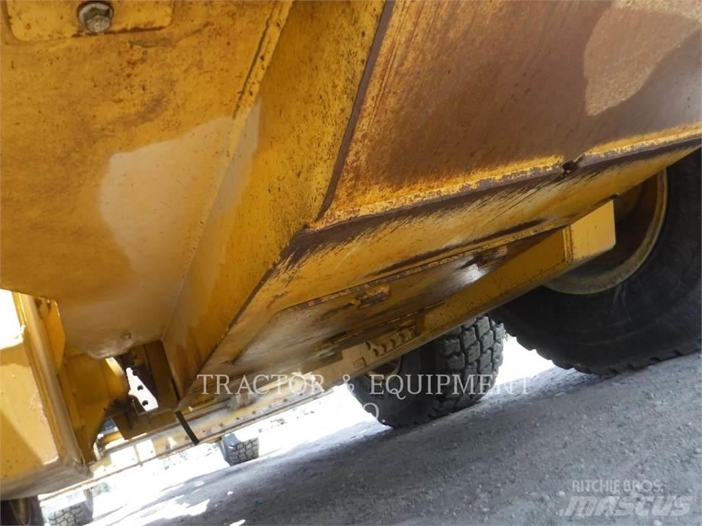 John Deere 872GP معدات تمهيد الطرق
