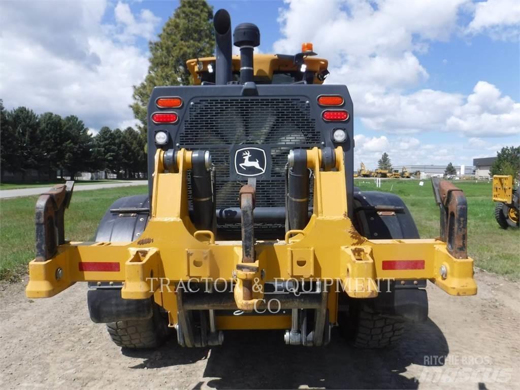 John Deere 872GP معدات تمهيد الطرق
