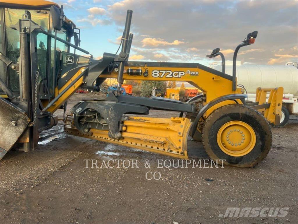 John Deere 872GP معدات تمهيد الطرق