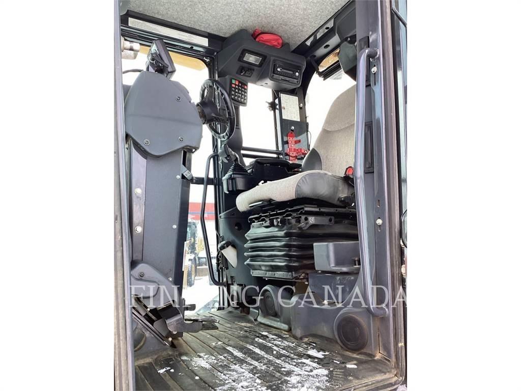 John Deere 872GP معدات تمهيد الطرق