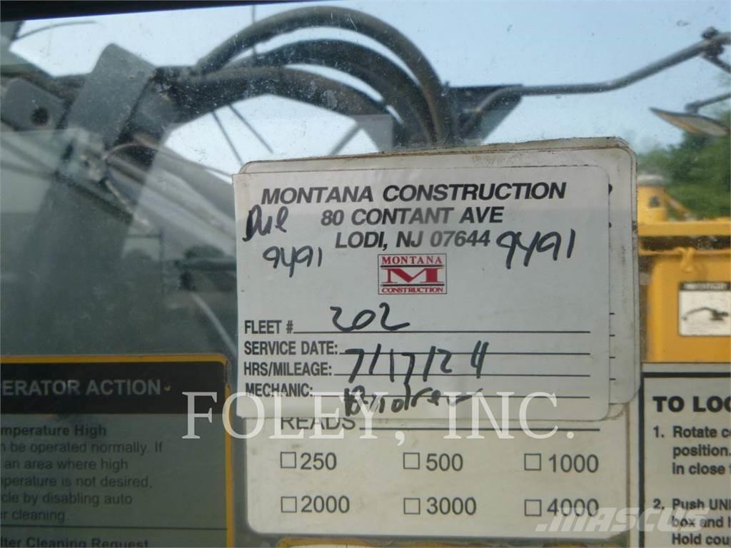 John Deere & CO. 245G حفارات زحافة