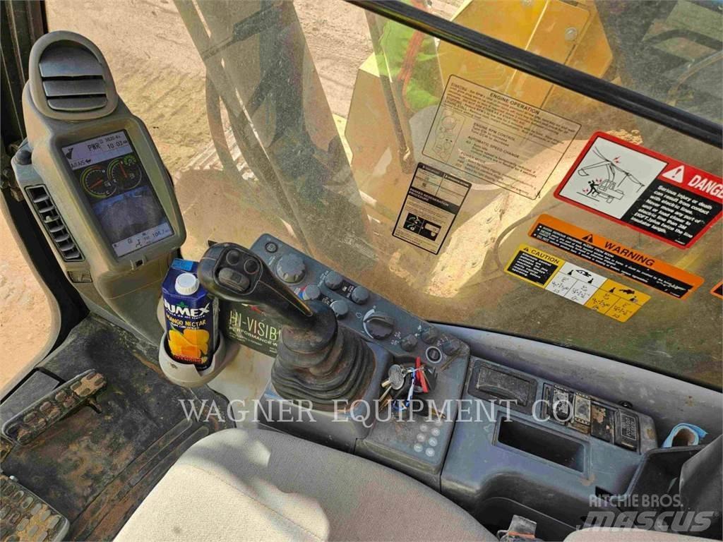 John Deere & CO. 245G LC حفارات زحافة