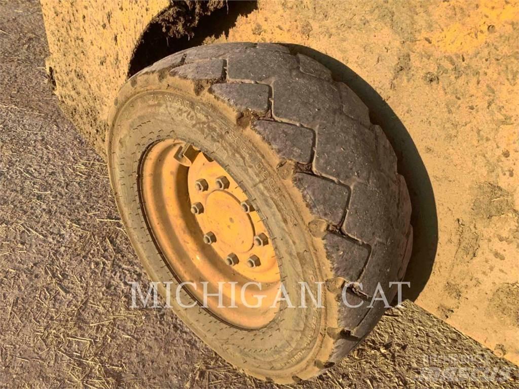 John Deere & CO. 318G لوادر انزلاقية التوجيه