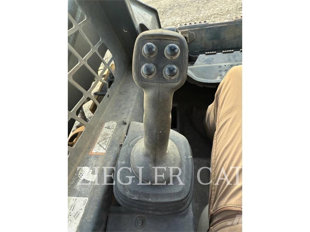 John Deere & CO. 320 D لوادر انزلاقية التوجيه