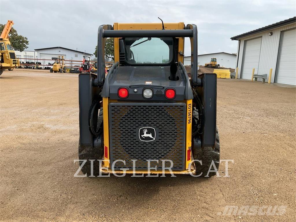 John Deere & CO. 320D لوادر انزلاقية التوجيه