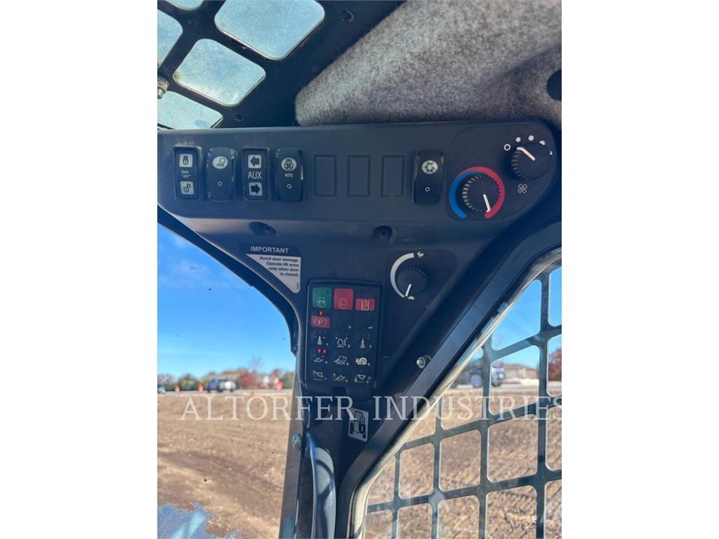 John Deere & CO. 323E لوادر انزلاقية التوجيه