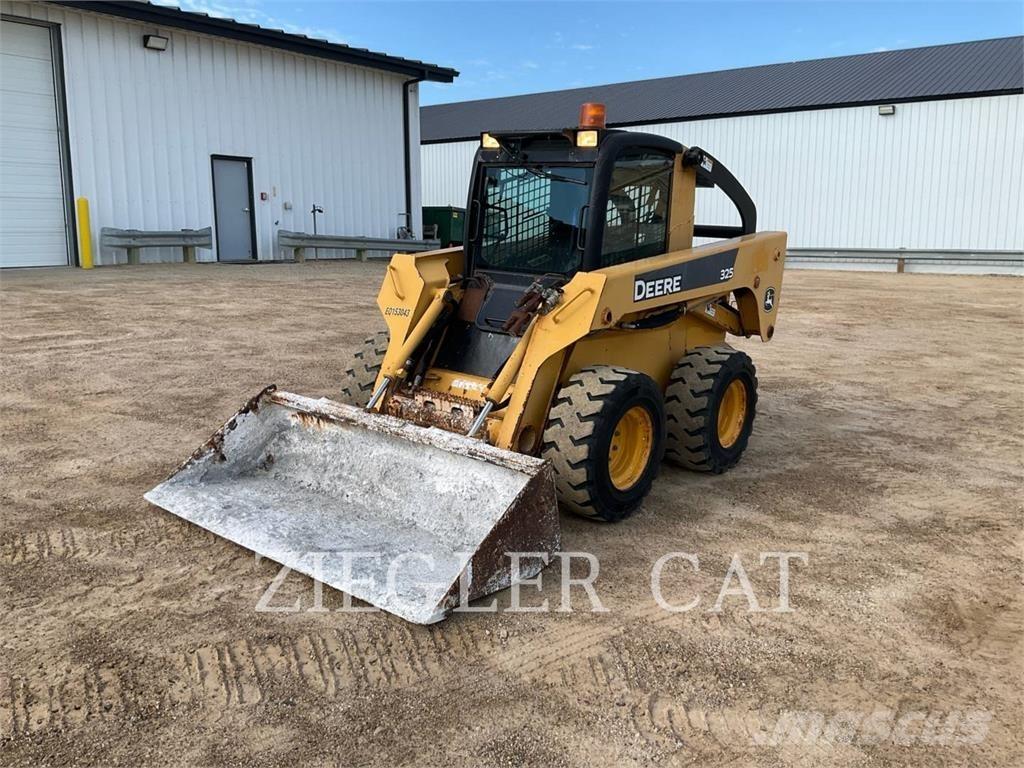 John Deere & CO. 325_AO لوادر انزلاقية التوجيه