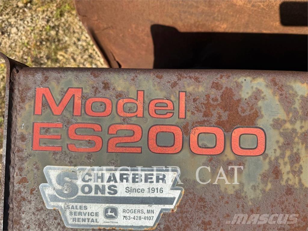 John Deere & CO. 325_AO لوادر انزلاقية التوجيه