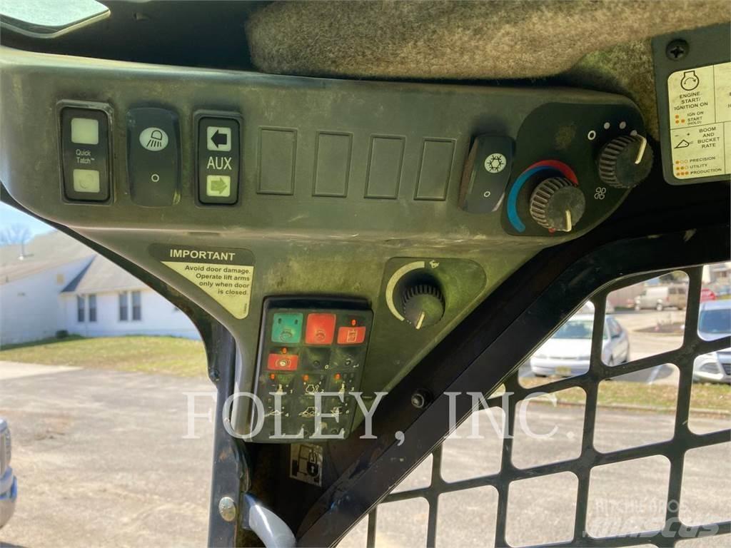 John Deere & CO. 330G لوادر انزلاقية التوجيه