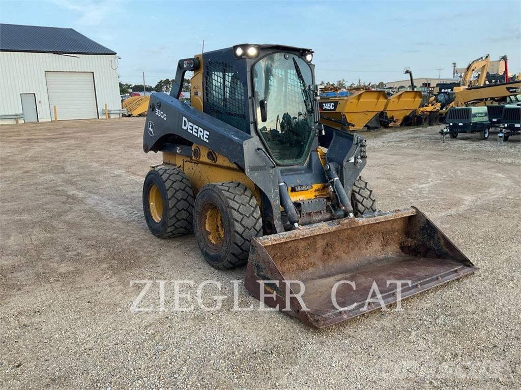 John Deere & CO. 330G لوادر زحافة