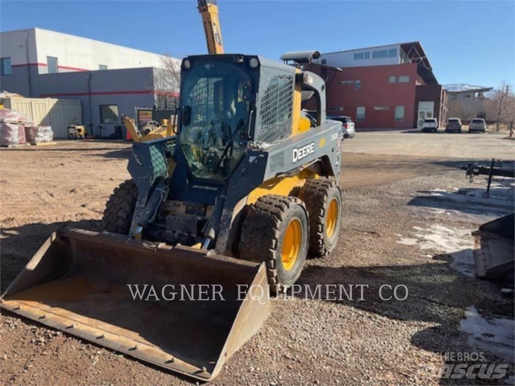 John Deere & CO. 332E لوادر انزلاقية التوجيه