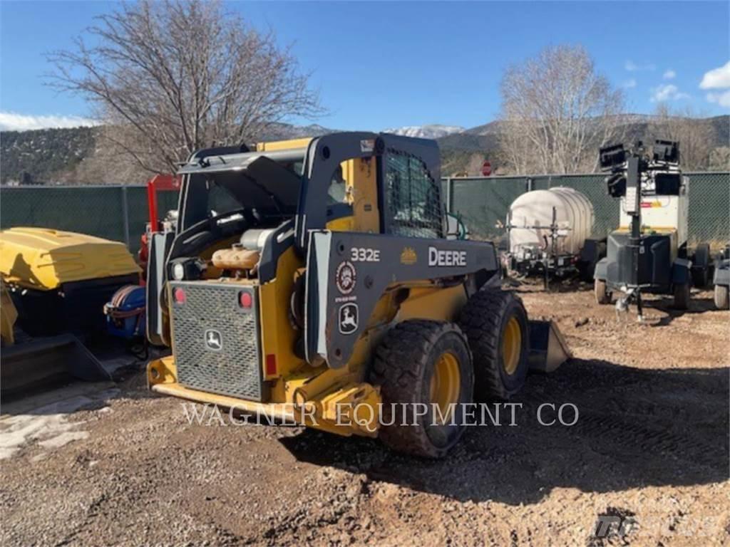 John Deere & CO. 332E لوادر انزلاقية التوجيه