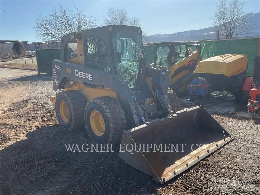 John Deere & CO. 332E لوادر انزلاقية التوجيه