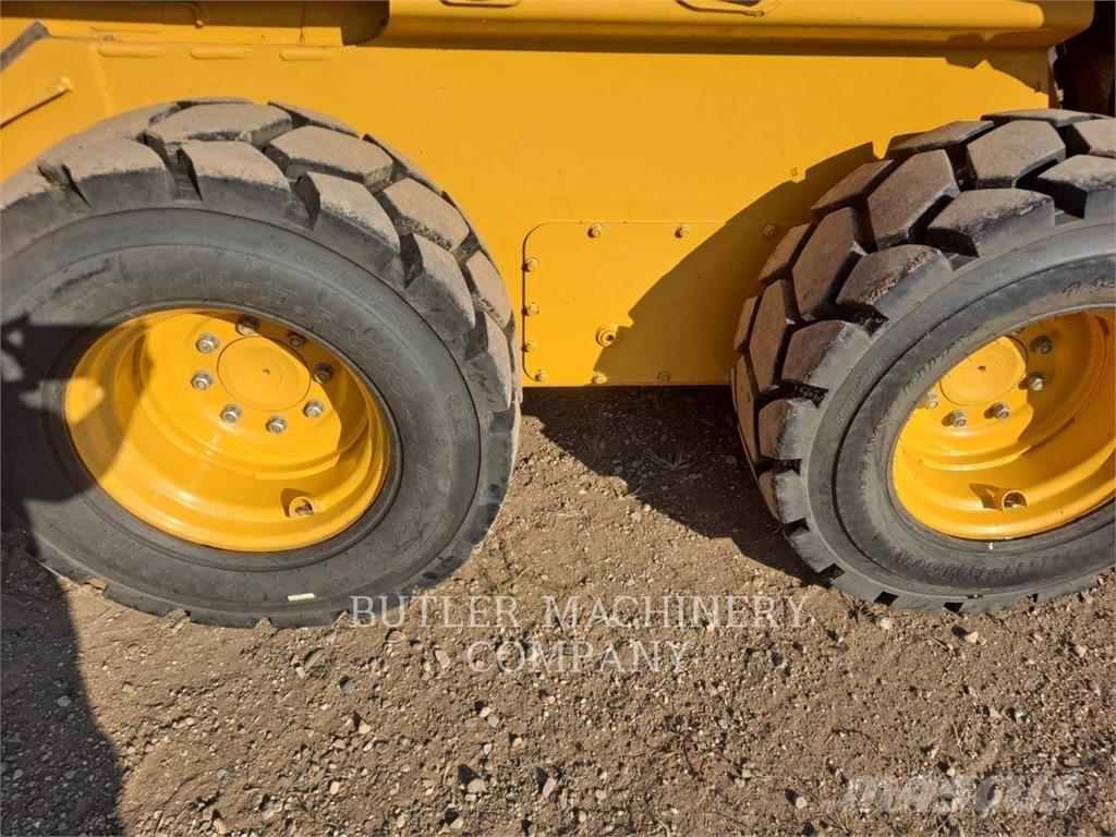 John Deere & CO. 332G لوادر انزلاقية التوجيه