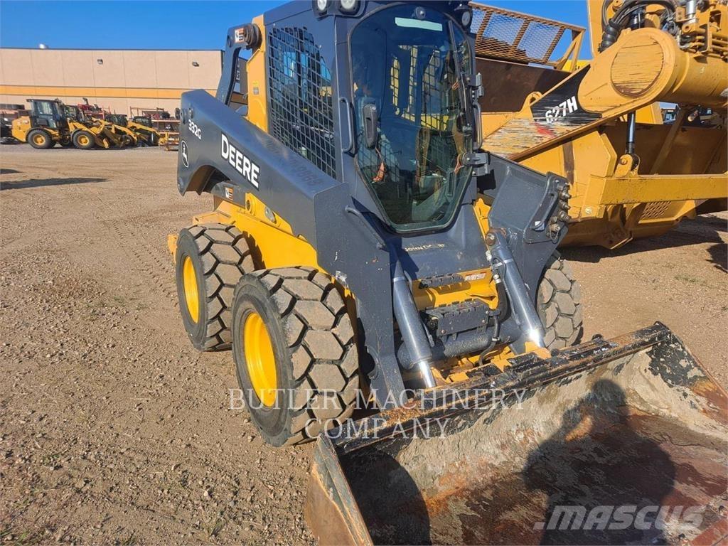 John Deere & CO. 332G لوادر انزلاقية التوجيه