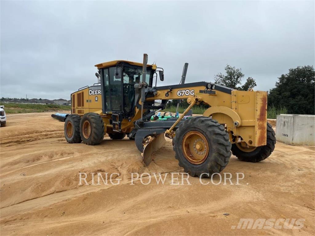 John Deere & CO. 670G معدات تمهيد الطرق