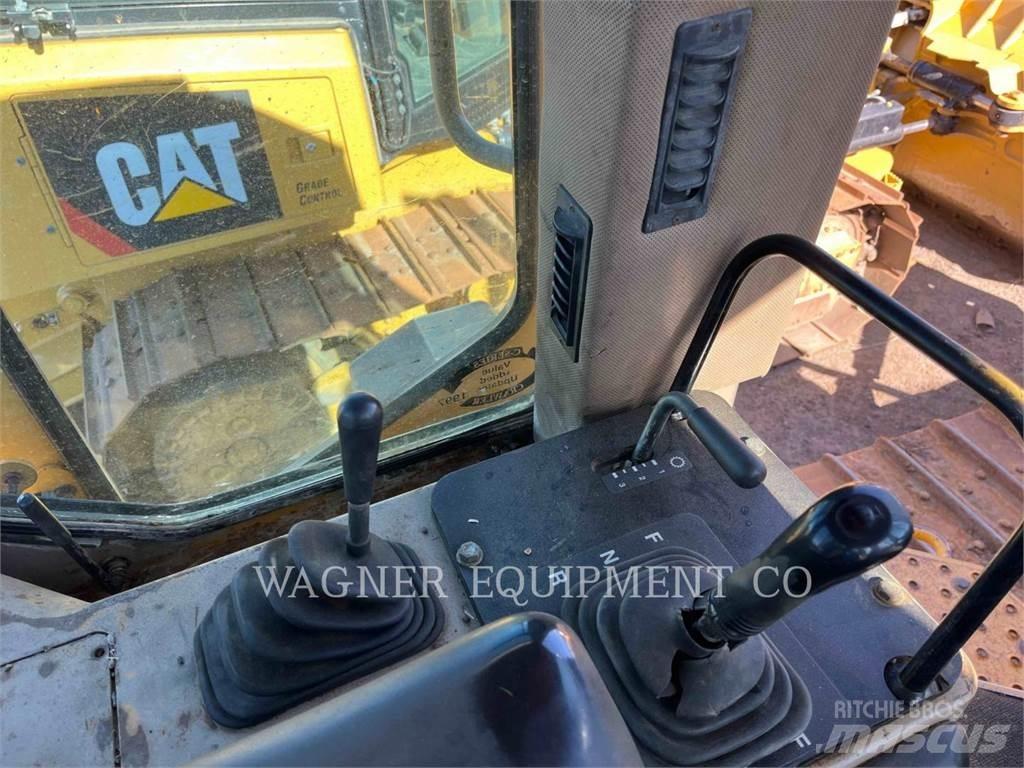John Deere & CO. 750C LT بلدوزرات مجنزرة