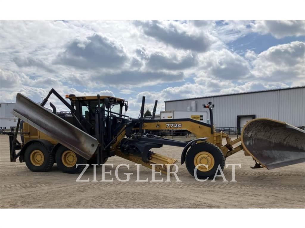 John Deere & CO. 772 G معدات تمهيد الطرق