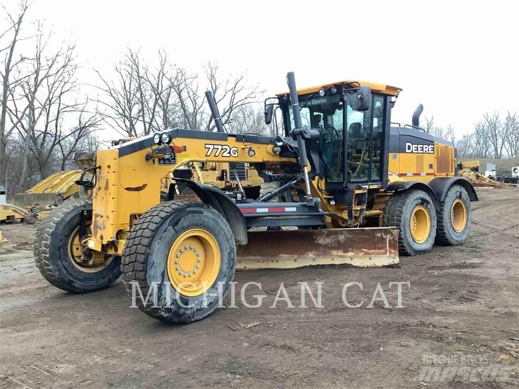 John Deere & CO. 772G معدات تمهيد الطرق