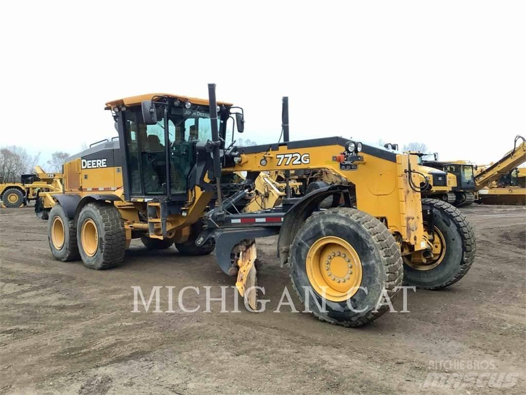 John Deere & CO. 772G معدات تمهيد الطرق