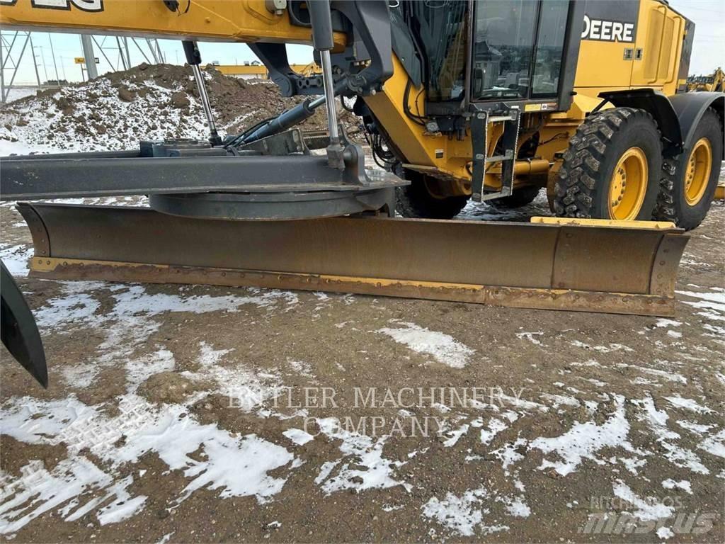 John Deere & CO. 772G معدات تمهيد الطرق