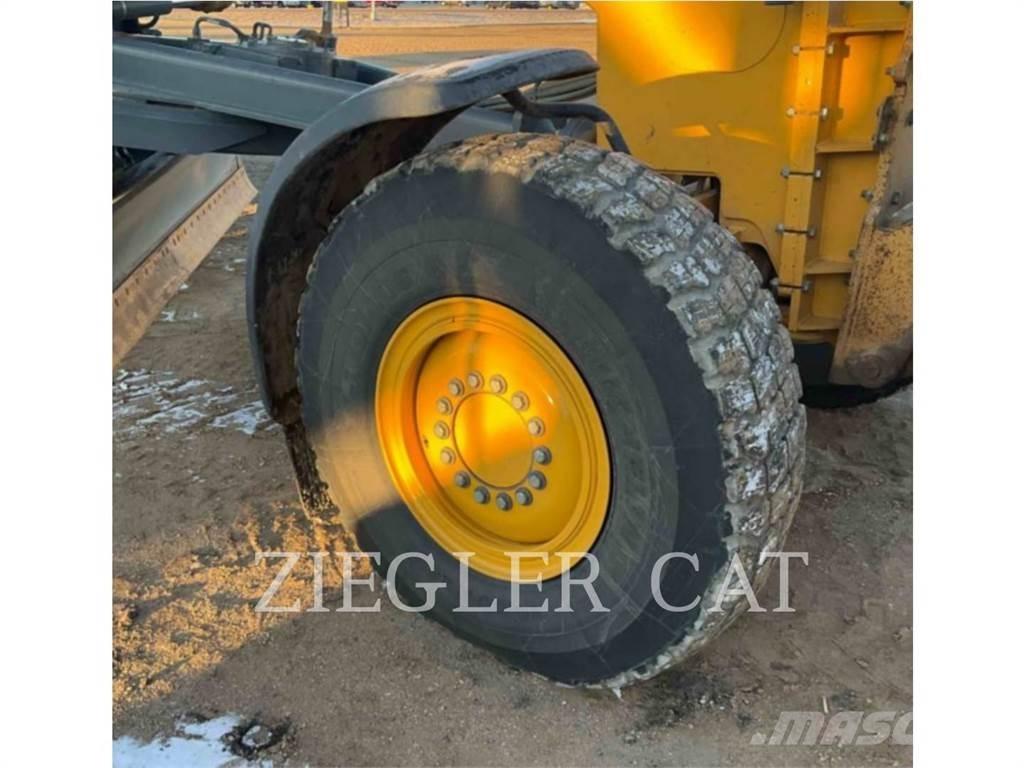John Deere & CO. 772G معدات تمهيد الطرق