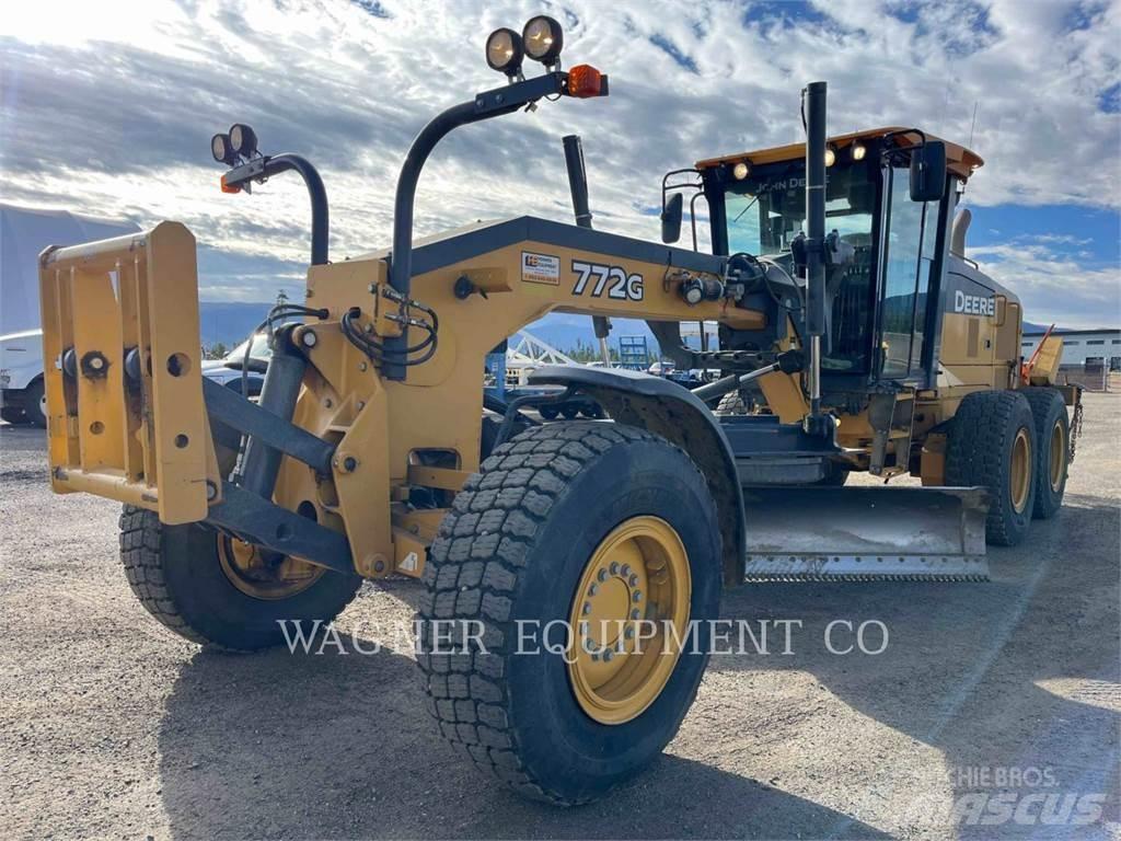 John Deere & CO. 772G معدات تمهيد الطرق